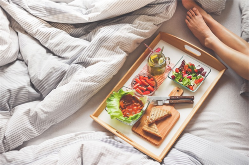 Why Should More Wooden Trays Be Applied in Home Decoration?