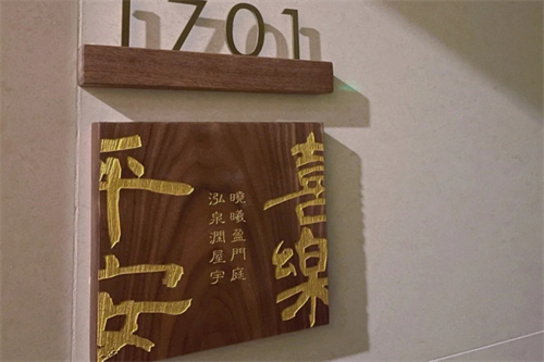 Cool Home Wood Sign can Add Some Refinement to Your Warm Home